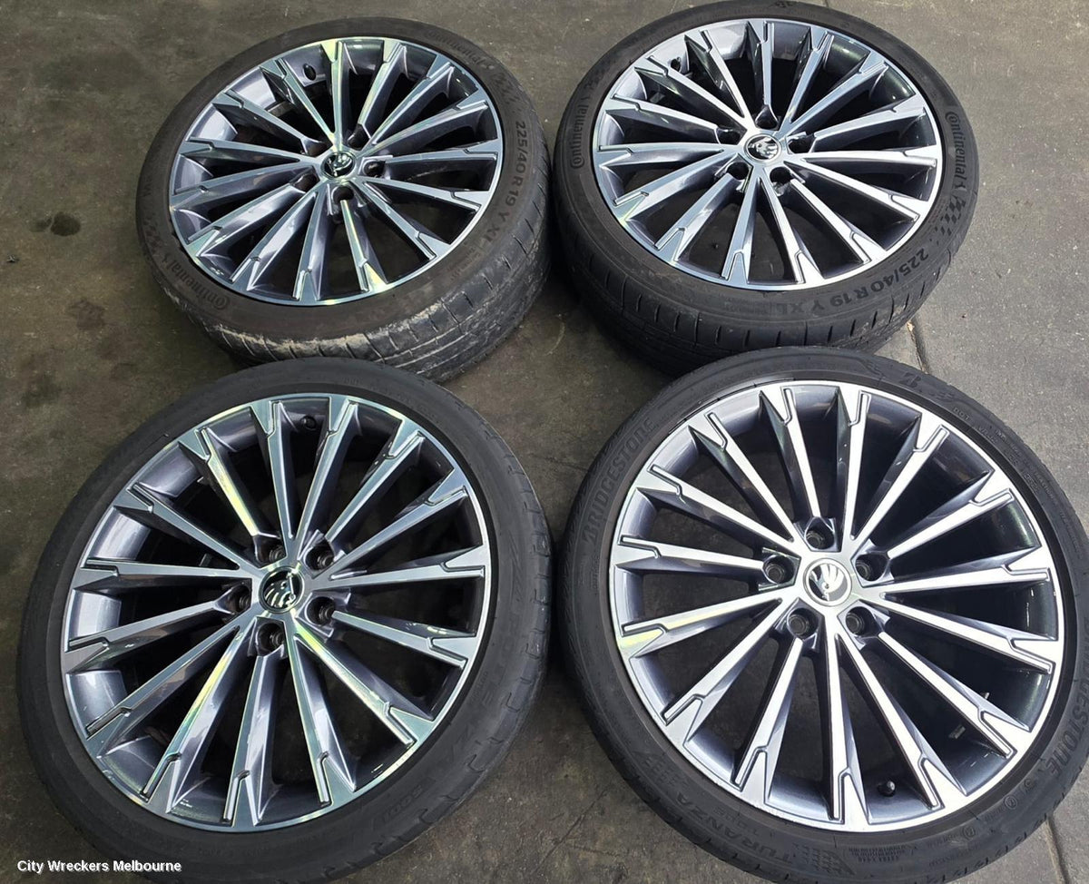 SKODA OCTAVIA WHEEL MAG, NX, FACTORY, 19X7.5IN, TRINITY, MULTI SPOKE, BI-COLOUR, 10/2020 - 05/2024 - Image 2
