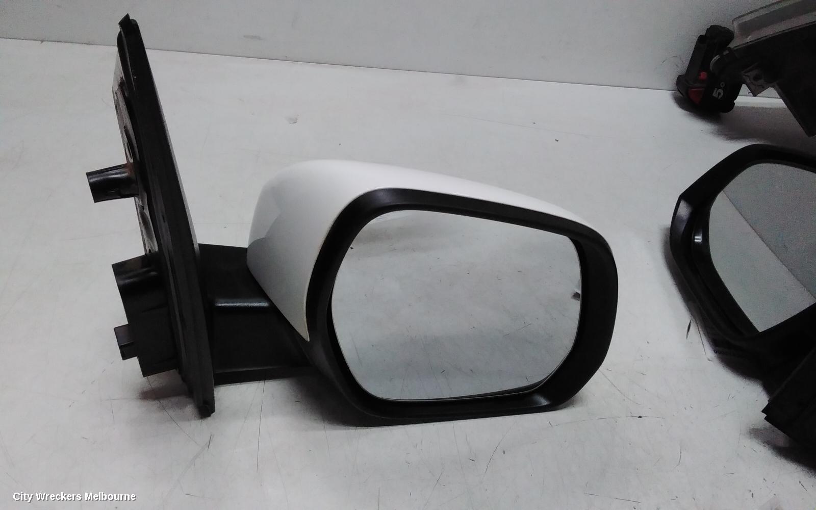 HYUNDAI ILOAD/IMAX RIGHT DOOR MIRROR, TQ, POWER FOLDING TYPE, COLOUR CODED, W/ INDICATOR, 02/2017 - 03/2021 - Image 1