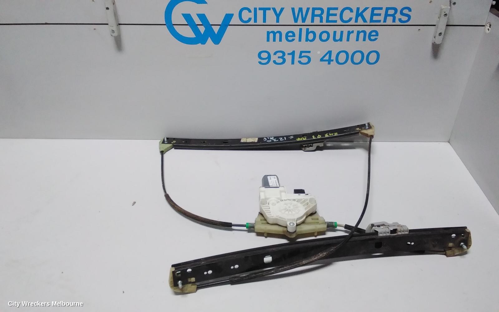 AUDI Q7 RIGHT FRONT WINDOW REG/MOTOR, 4L, 09/2006 - 08/2015 - Image 1
