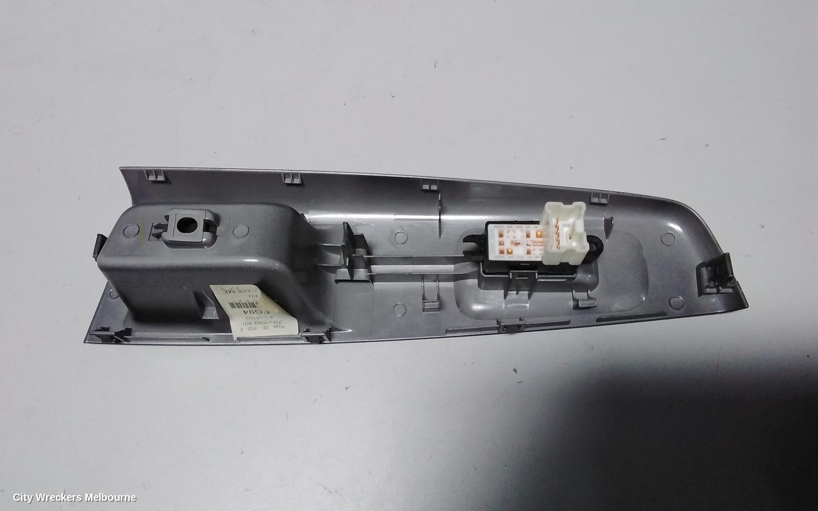 SUBARU IMPREZA PWR DR WIND SWITCH, LH FRONT/LH REAR/RH REAR, WHITE PLUG TYPE, 05/2006 - 04/2007 - Image 2