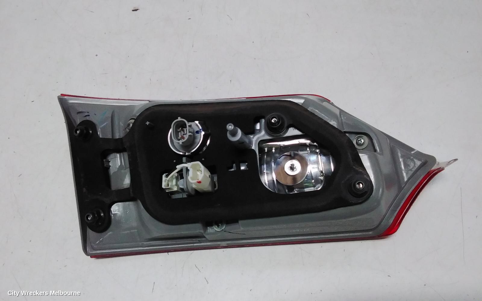 TOYOTA COROLLA REAR GARNISH, BOOTLID LAMP (RH SIDE), ZRE172R, SEDAN, 12/2013 - 10/2016 - Image 3