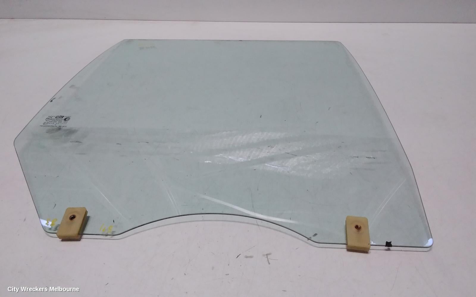 HYUNDAI SANTA FE RIGHT REAR DOOR WINDOW, SM WAGON 11/2000 - 11/2005 - Image 1