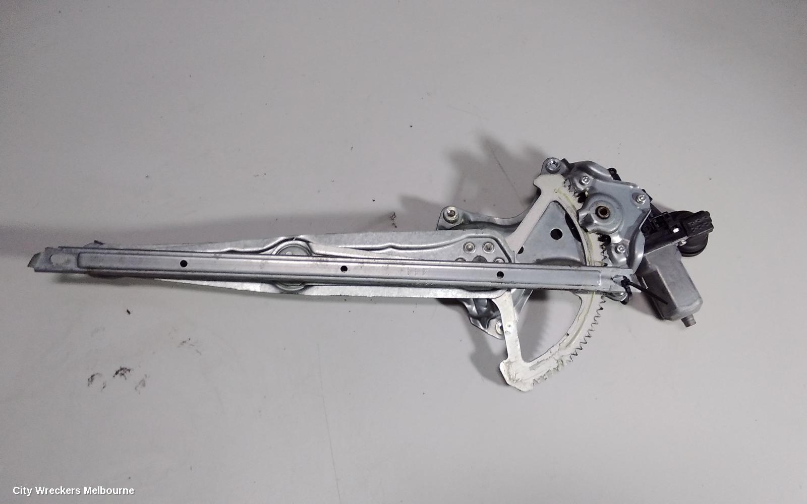 TOYOTA CAMRY RIGHT FRONT WINDOW REG/MOTOR, ASV50/AVV50, POWER, 12/2011 - 10/2017 - Image 2