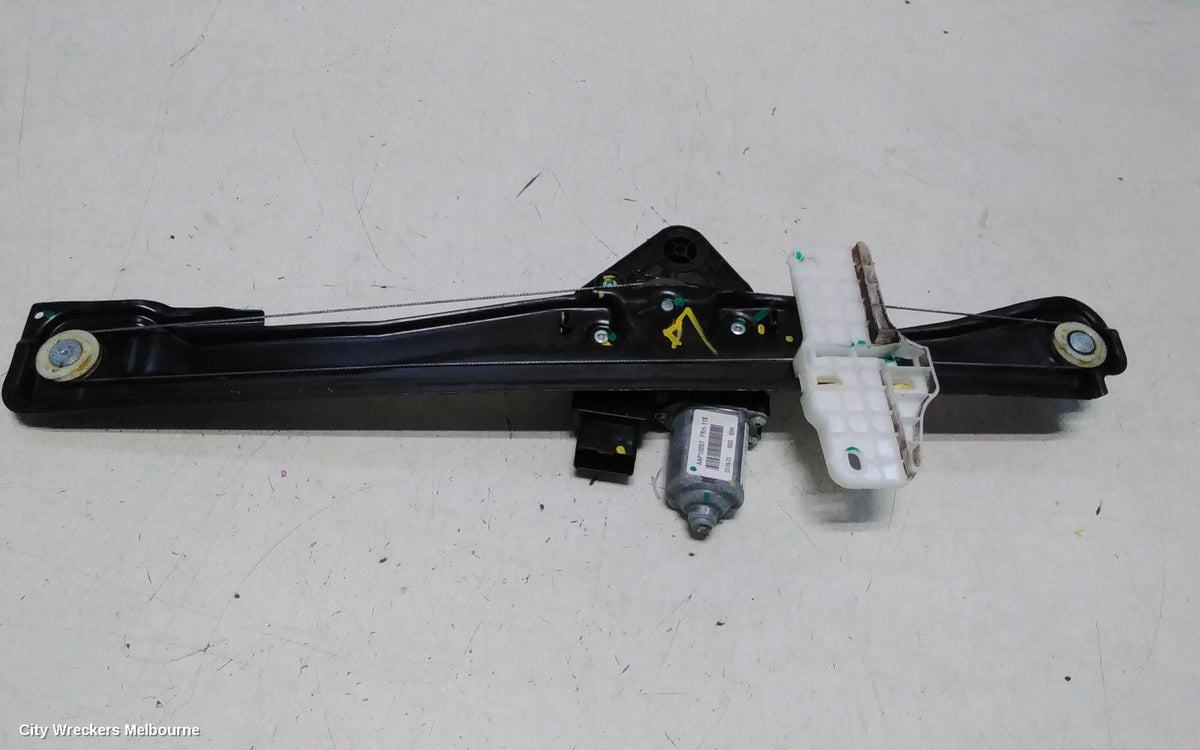 MAHINDRA XUV700 RIGHT FRONT WINDOW REG/MOTOR, W601, 01/2023 ONWARDS - Image 3