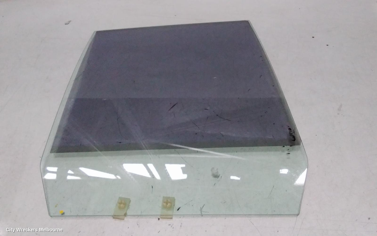 SUZUKI VITARA RIGHT REAR DOOR WINDOW, SQ, 04/1998 - 07/2005 - Image 1