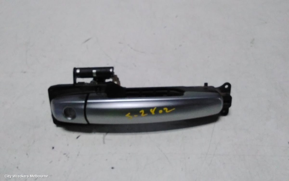 SUZUKI SWIFT DOOR HANDLE, OUTER, RH FRONT, COLOUR CODED, FZ, 08/2010 - 03/2017 - Image 1