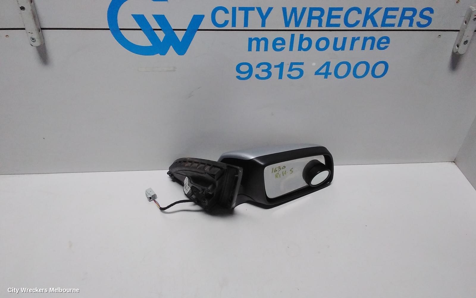 HOLDEN COMMODORE RIGHT DOOR MIRROR, VF, COLOUR CODED/BLACK, NON BLINDSPOT TYPE, 05/2013 - 12/2017 - Image 1