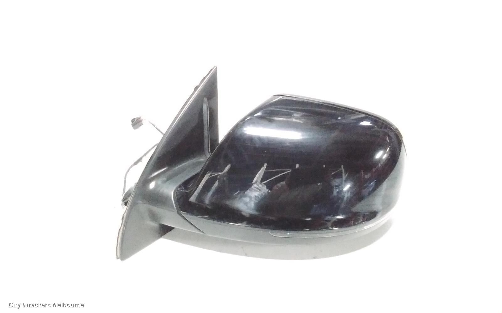 AUDI Q7 LEFT DOOR MIRROR, 4L, MANUAL FOLD, W/ INDICATOR, NON MEMORY & NO LANE CHANGE ASSIST TYPE, 10/2009 - 08/2015 - Image 1