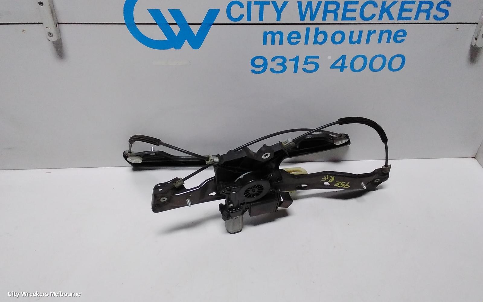HOLDEN ASTRA RIGHT FRONT WINDOW REG/MOTOR, BK-BL, 09/2016 - 12/2020 - Image 3