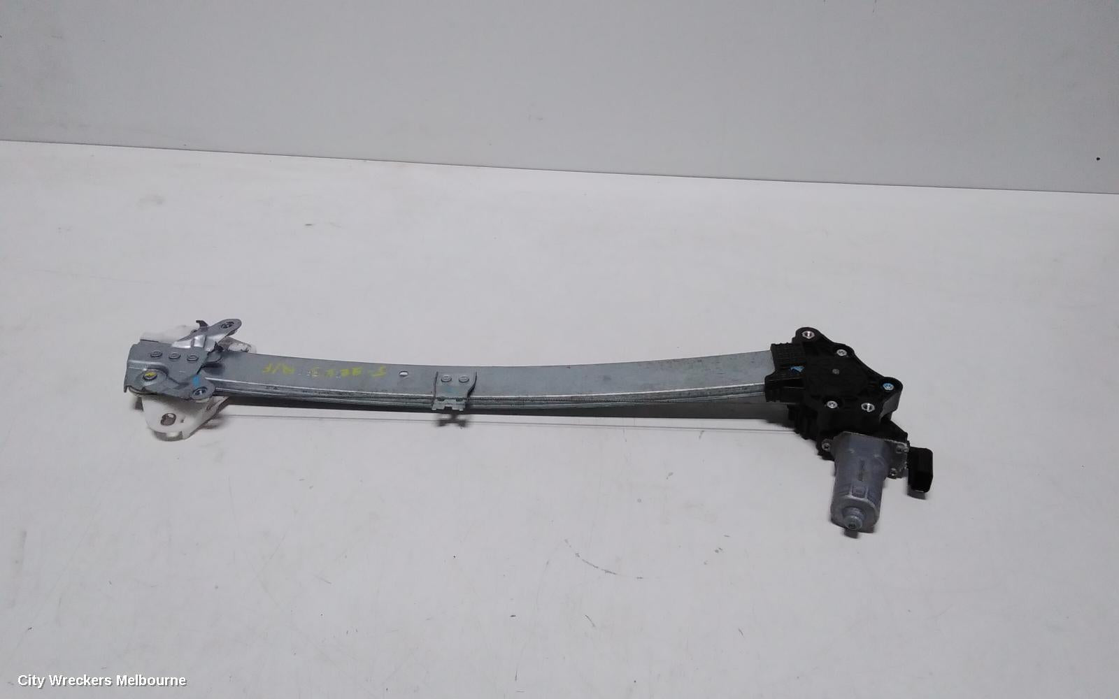 HONDA ACCORD RIGHT FRONT WINDOW REG/MOTOR, 9TH GEN, 05/2013 - 08/2019 - Image 2
