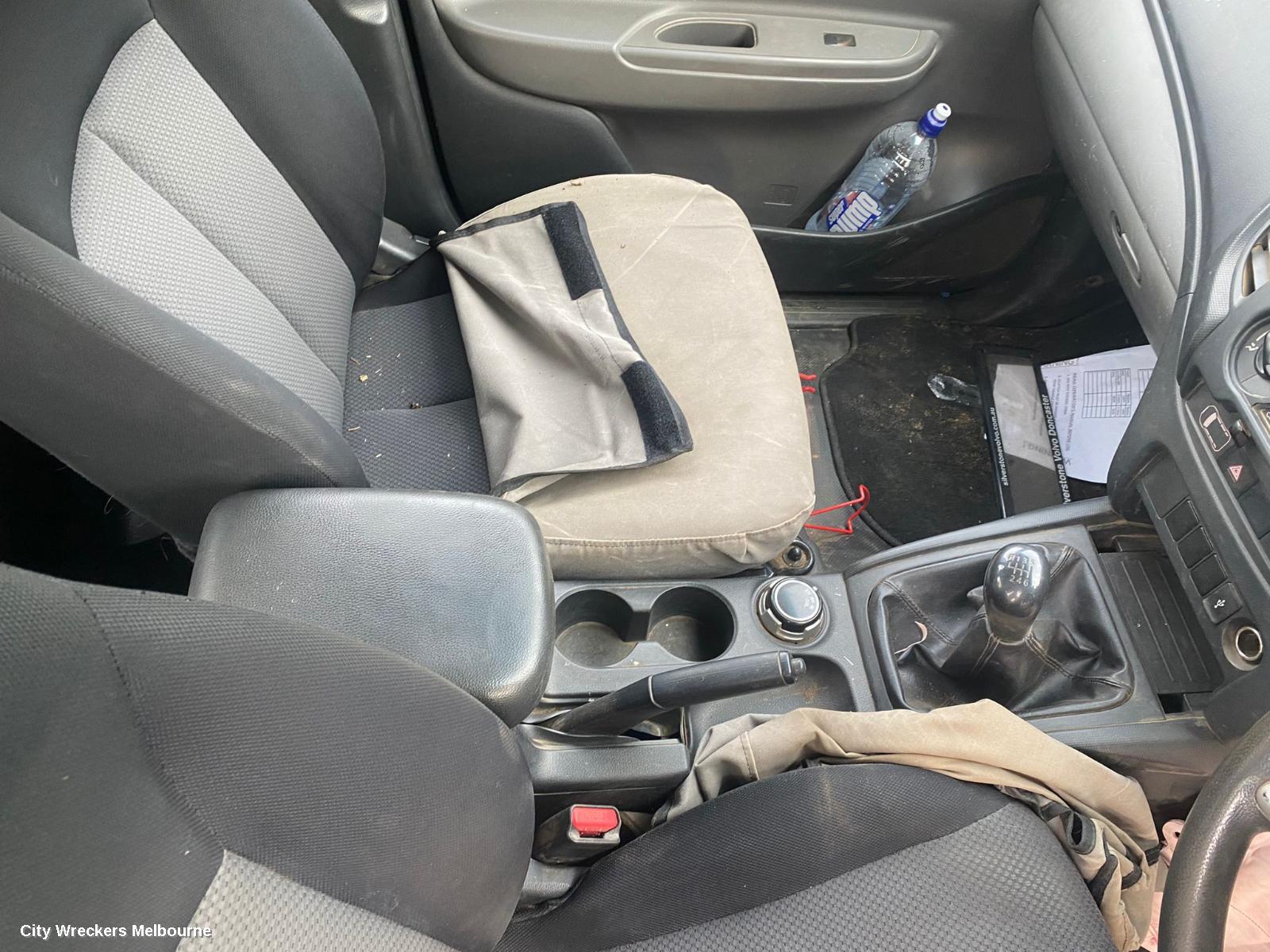 MITSUBISHI TRITON CONSOLE, MANUAL T/M TYPE, MQ-MR, 4WD, 03/2015 - 10/2023 - Image 1