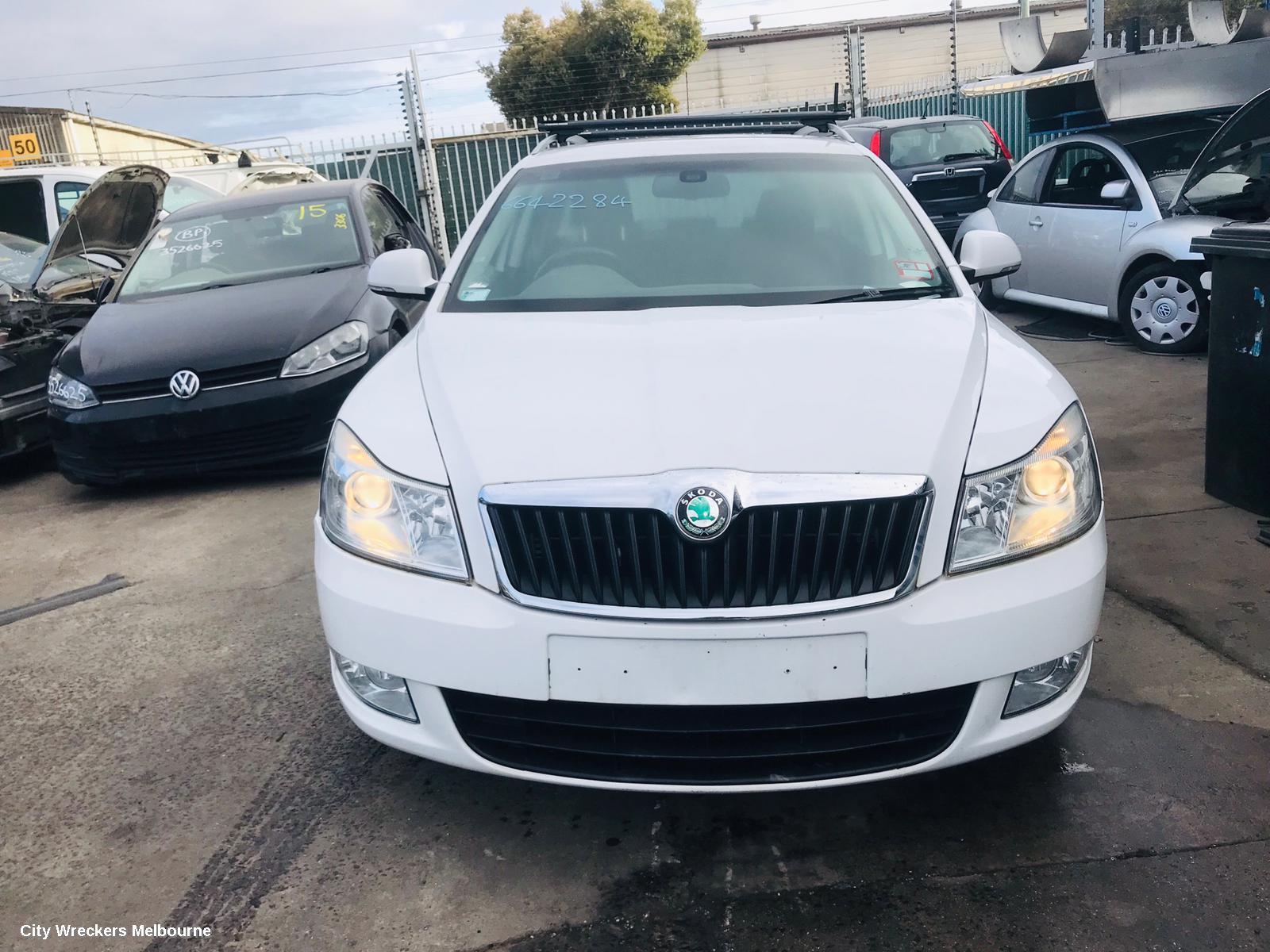 SKODA OCTAVIA OVERFLOW BOTTLE, 1Z 01/2004 - 02/2009 - Image 3