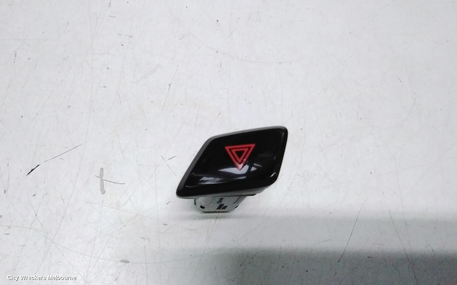 HYUNDAI I45, YF, 02/2010 - 05/2014, HAZARAD LIGHT SWITCH: 113692 - Image 1