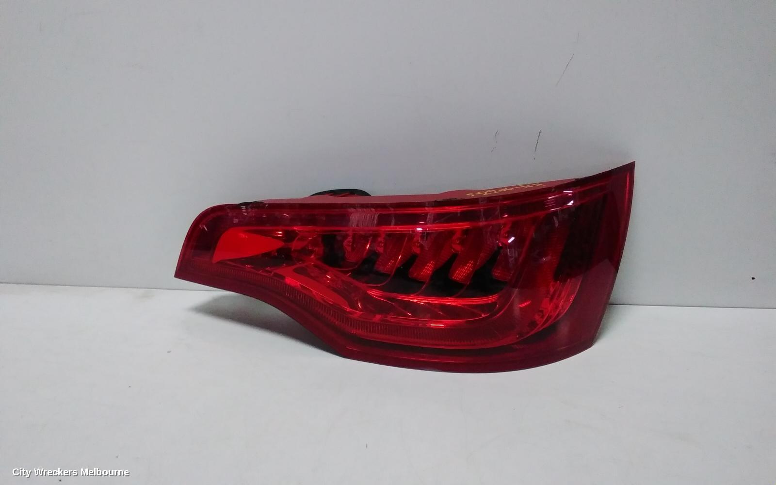 AUDI Q7 RIGHT TAILLIGHT, 4L, IN TAILGATE, 10/2009 - 08/2015 - Image 1