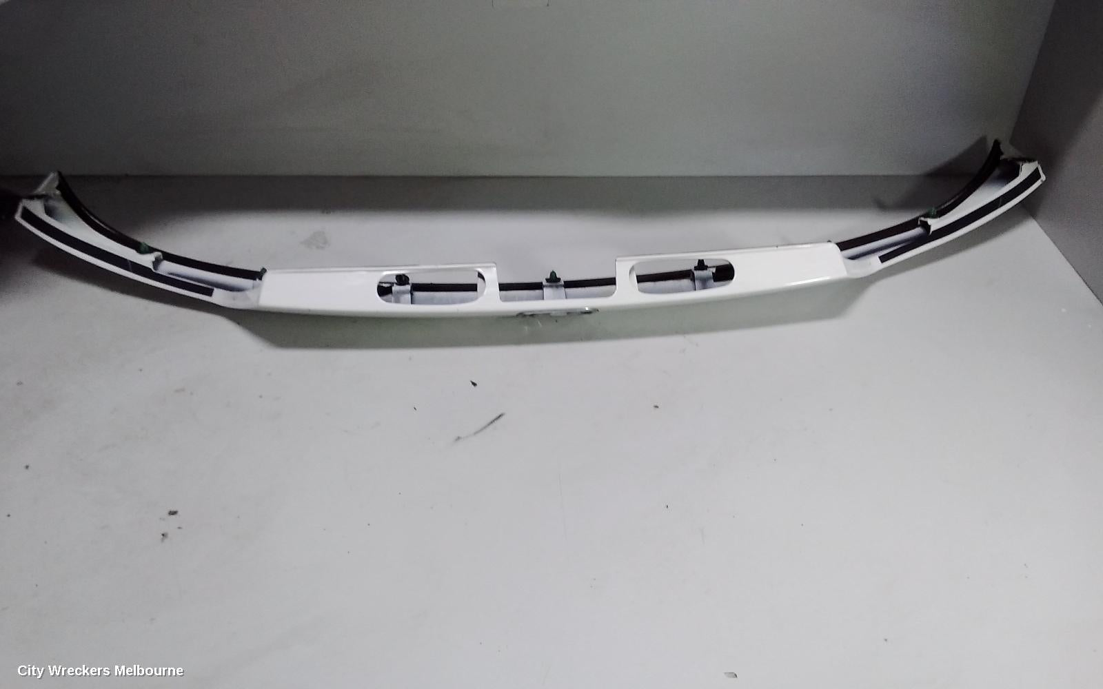 HONDA HRV REAR GARNISH, TAILGATE GARNISH (CENTRE), RU5, 12/2014 - 06/2018 - Image 3