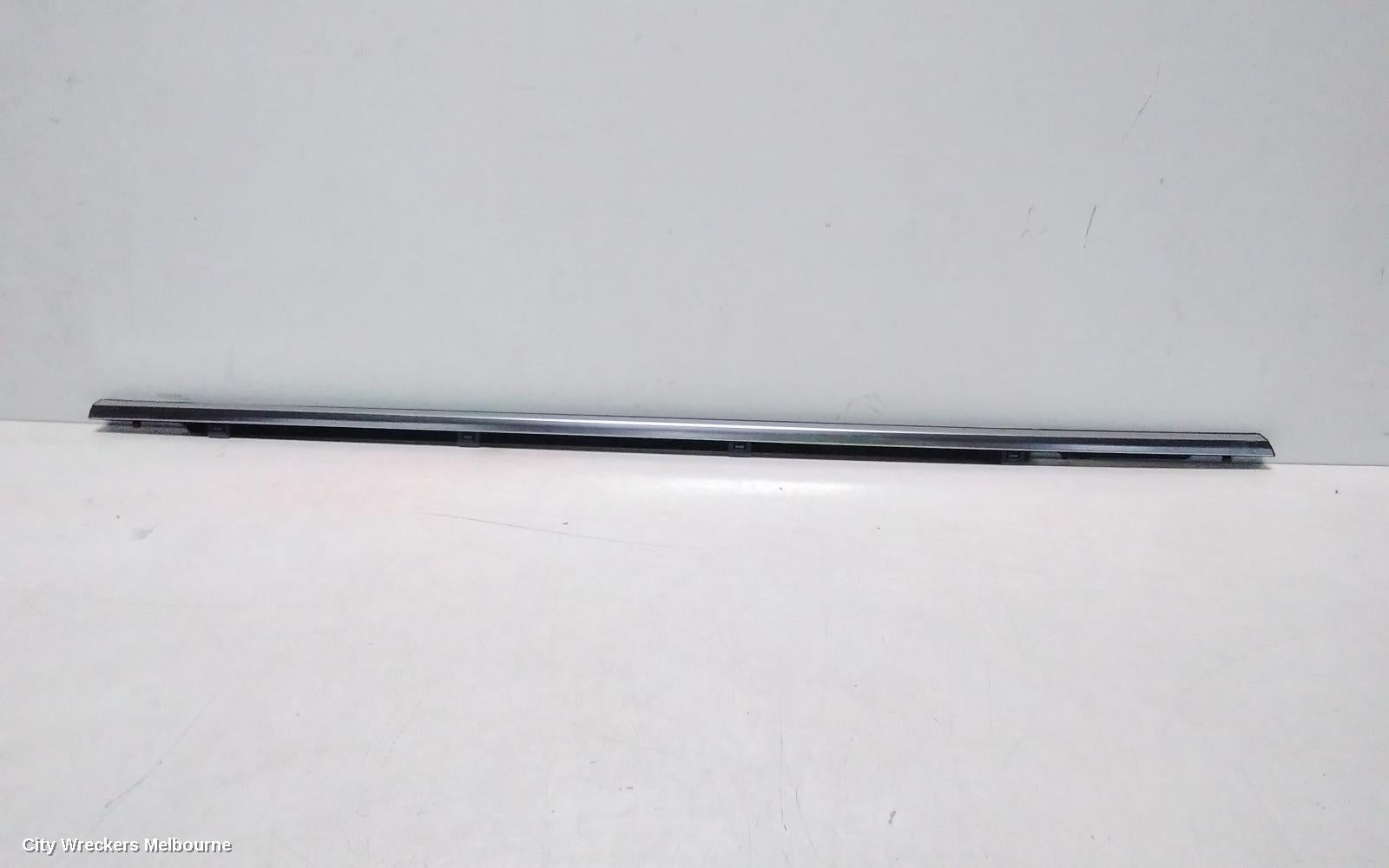 KIA SORENTO DOOR MOULD, MIDDLE CHROME MOULD: 139636, LH REAR, MQ4, 02/2020 ONWARDS - Image 1