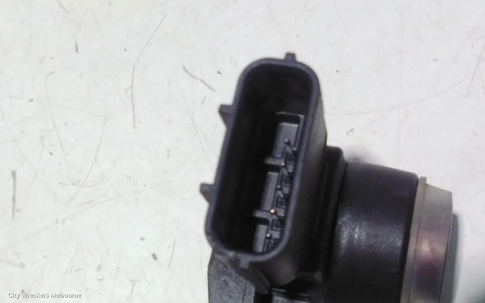 HONDA HRV, RU, 12/2014 - 10/2021, FRONT BAR PARKING SENSORS 1X: 104607 - Image 3