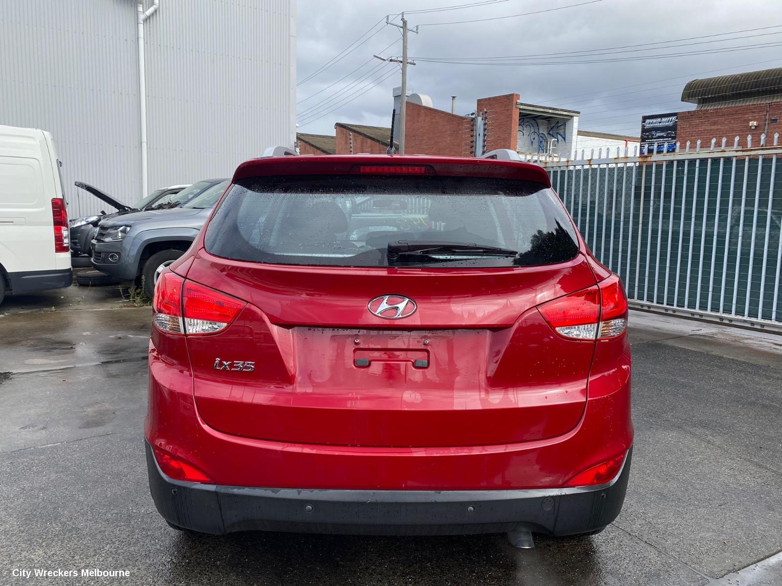 HYUNDAI IX35 LEFT FRONT DOOR, LM SERIES, NON MOULD TYPE, 11/2009 - 01/2016 - Image 1