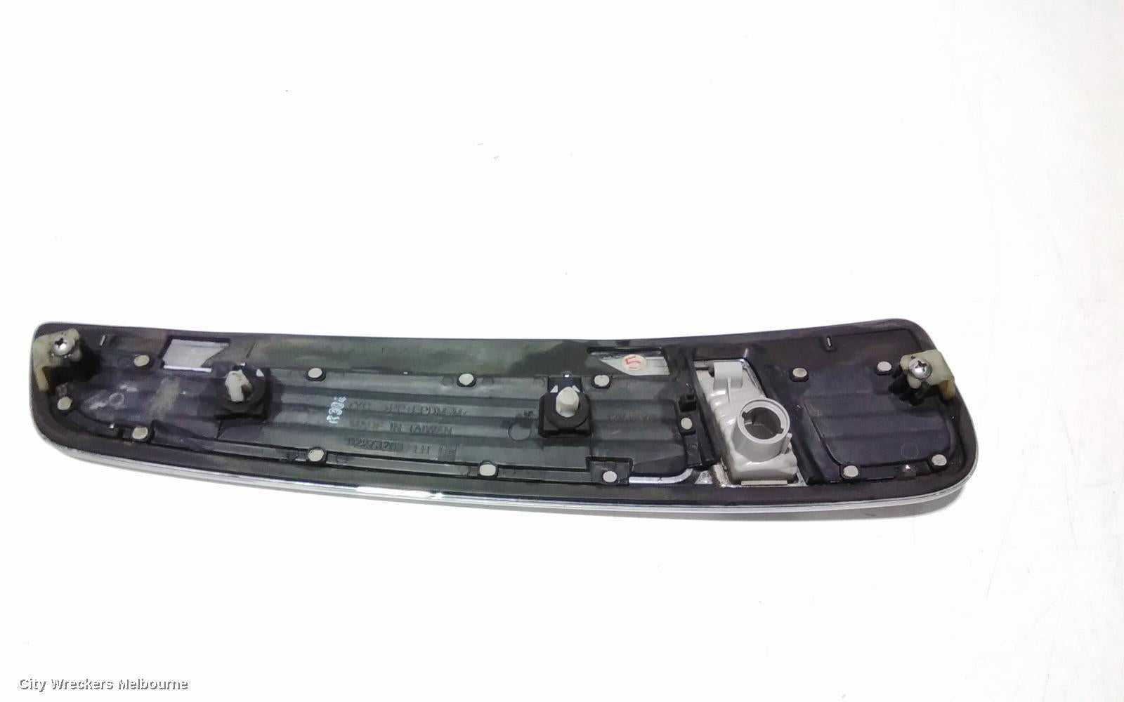 HOLDEN COMMODORE LEFT INDICATOR/FOG/SIDE, GUARD FLASHER (REPEATER), VF, 05/2013 - 12/2017 - Image 3