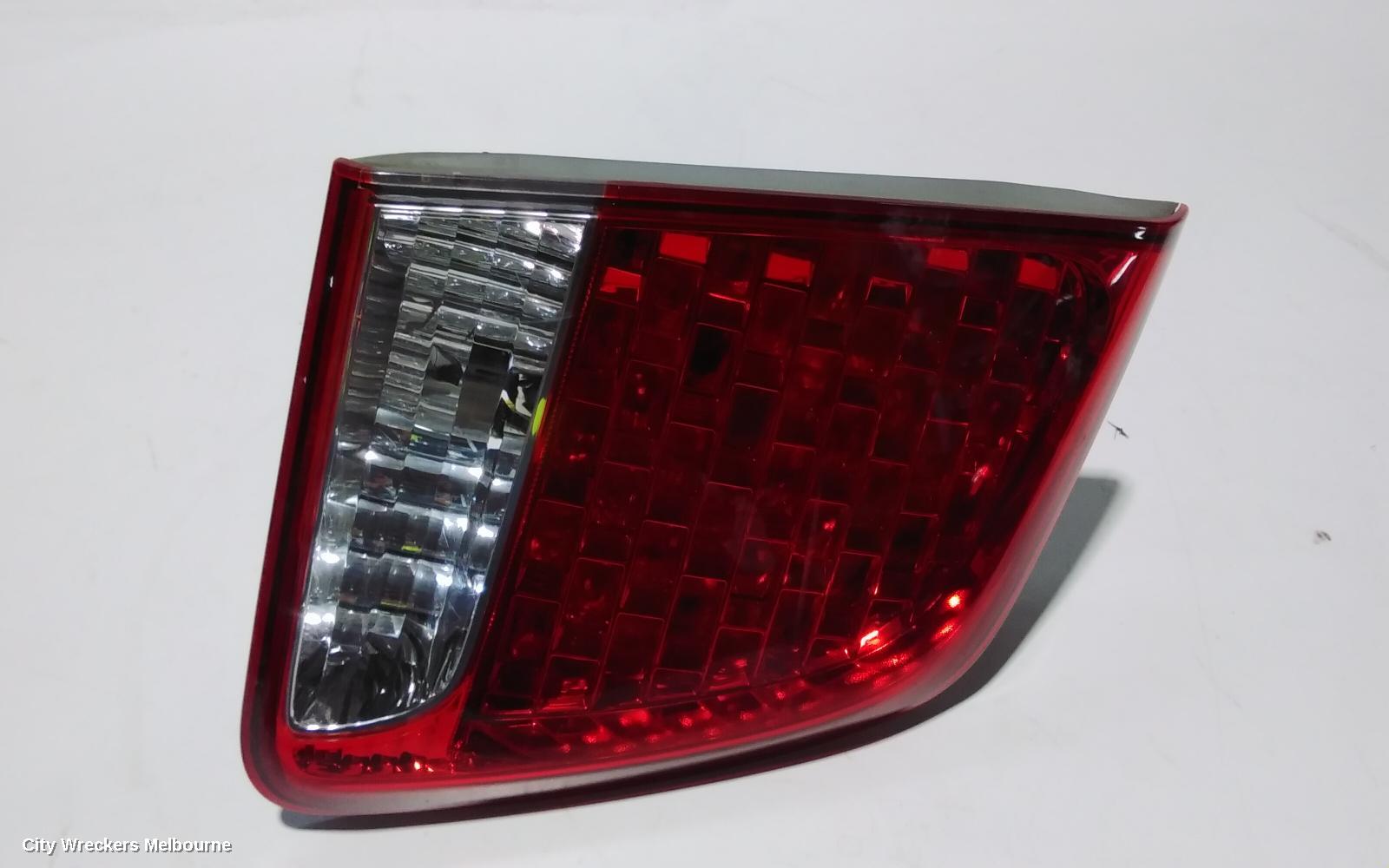 KIA SORENTO REAR GARNISH, TAILGATE LAMP (LH SIDE), LED TYPE, XM, 10/2009 - 09/2012 - Image 2