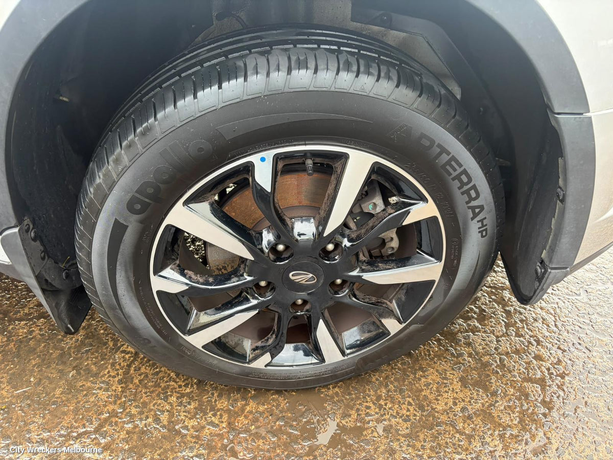 MAHINDRA XUV500 WHEEL MAG, FACTORY, 18X8IN, 10 SPOKE, BLACK/GREY, W6/W8/W10, 03/2018 - 12/2022 - Image 1