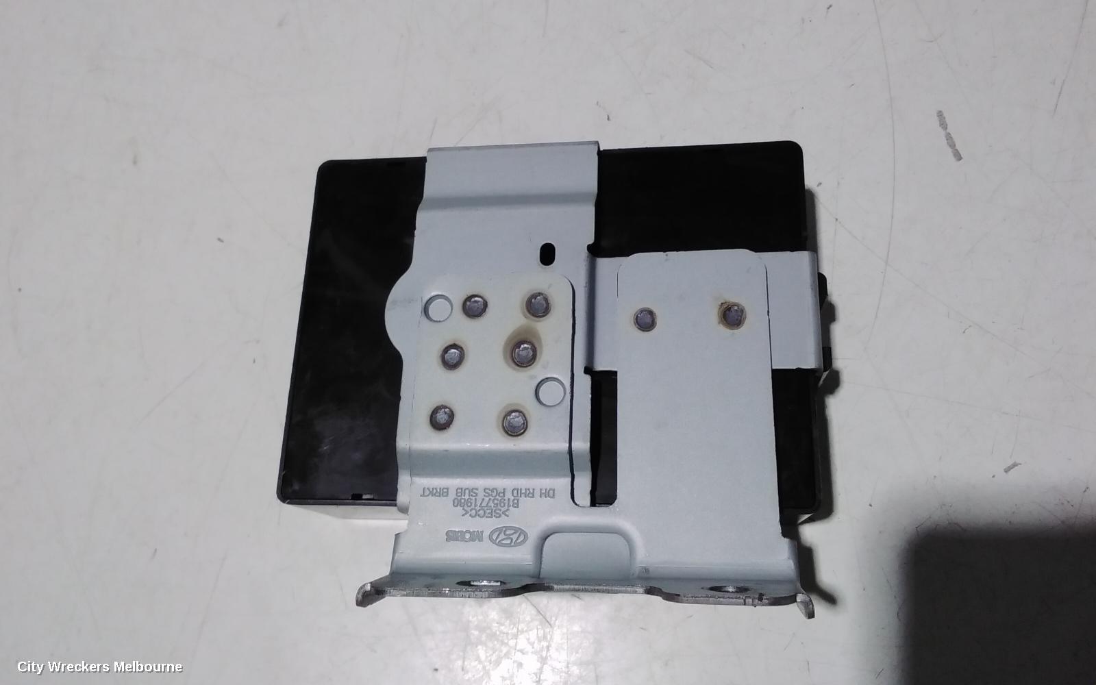 HYUNDAI GENESIS, DH, 11/2014 - 01/2018, HYUNDAI 95770-B1100 UNIT ASSEMBLY-PARKING GUIDE SYSTEM: 95139 - Image 3