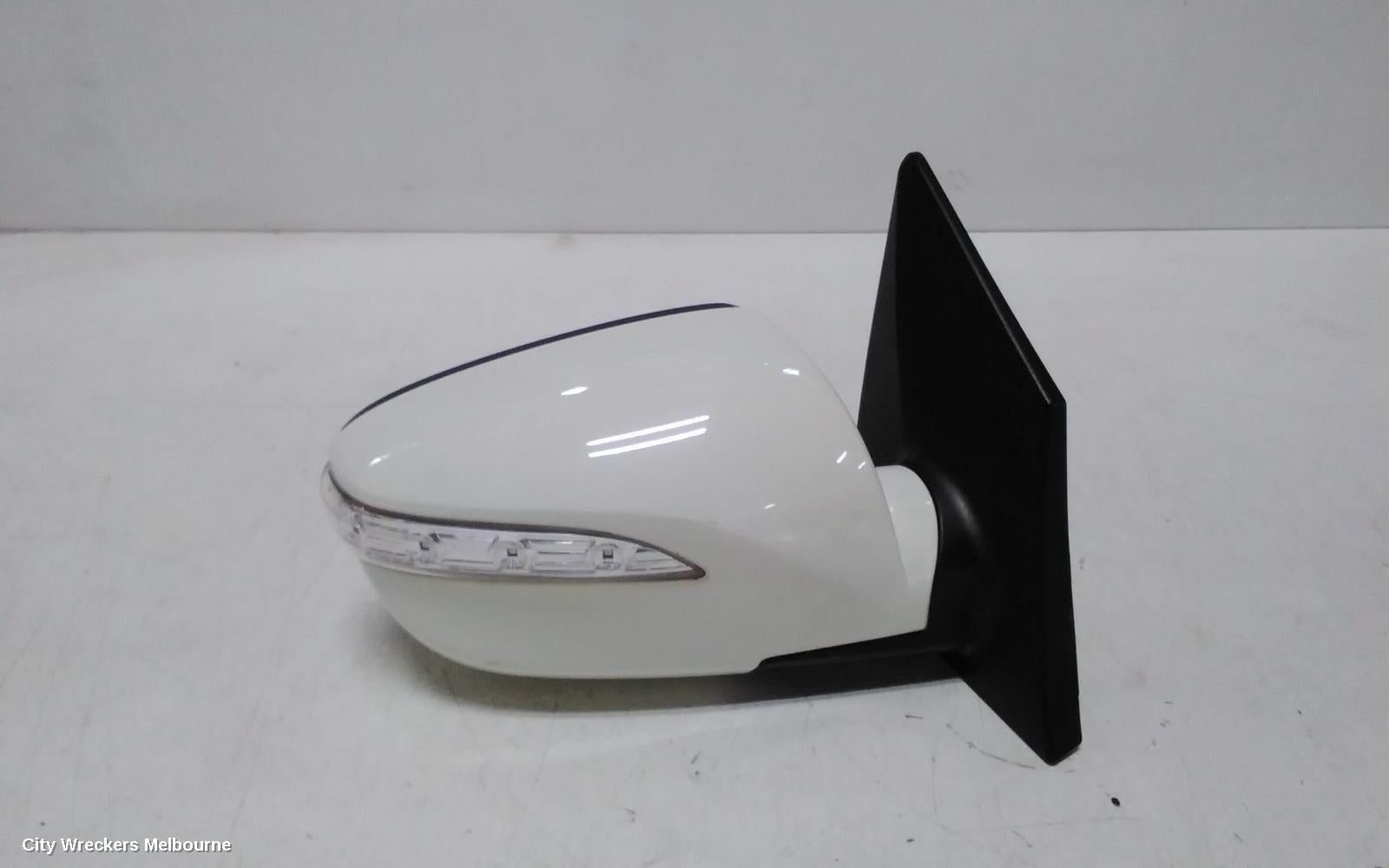 HYUNDAI IX35 RIGHT DOOR MIRROR, LM SERIES, MANUAL FOLD (6 PIN), 11/2009 - 01/2016 - Image 1