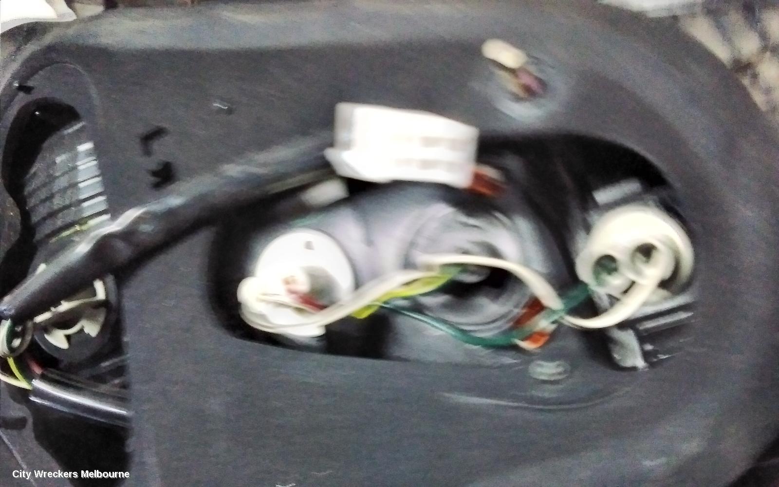 TOYOTA CAMRY LEFT TAILLIGHT, SK36, REVERSE LAMP IN CENTRE, 08/2002 - 09/2004 - Image 3