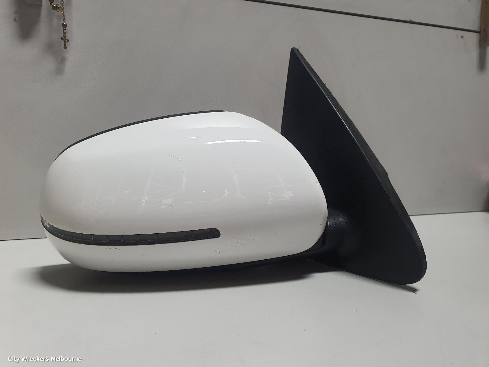 KIA CERATO RIGHT DOOR MIRROR, TD, THIN BLINKER TYPE, SEDAN/HATCH, 07/2010 - 03/2013 - Image 1
