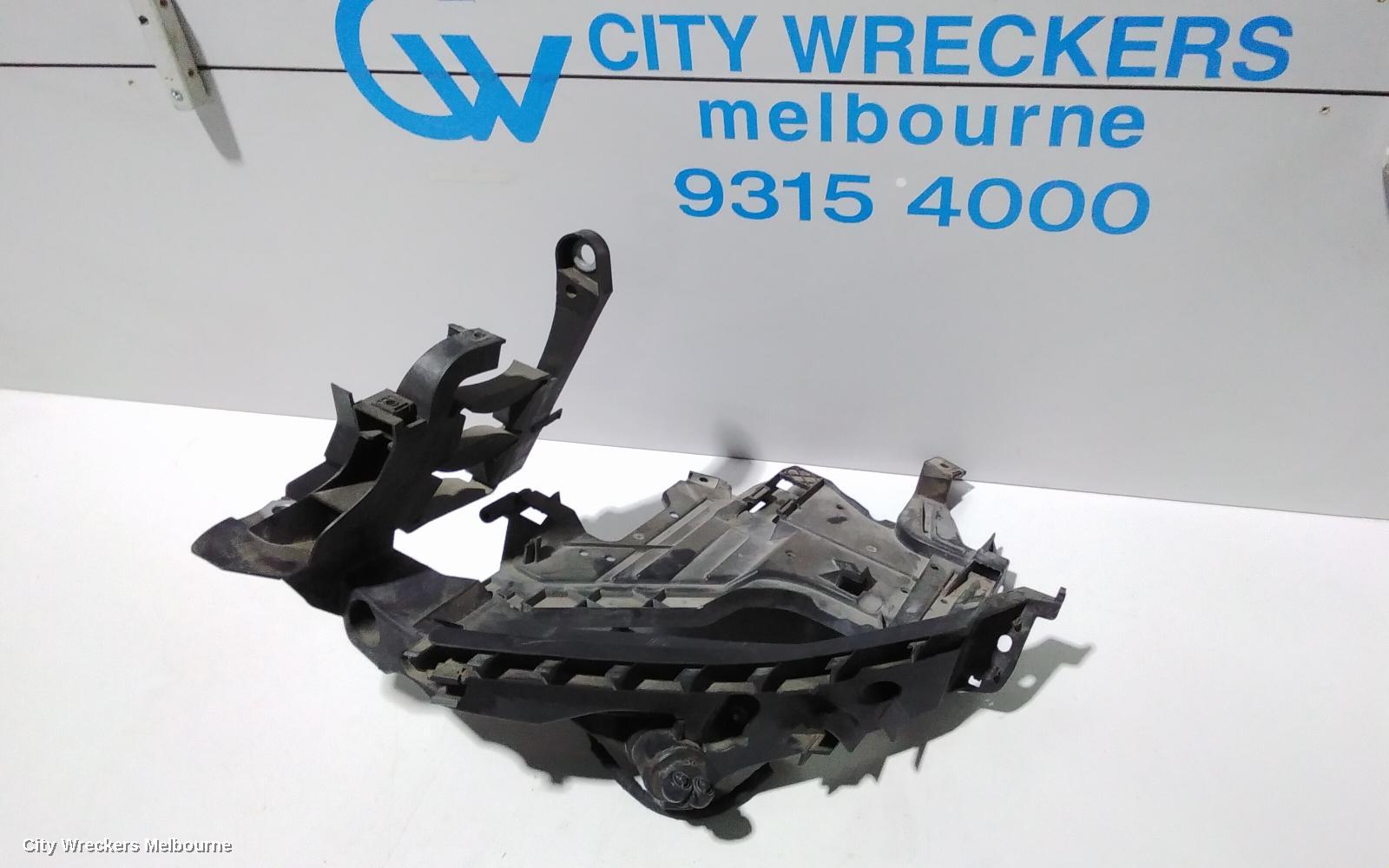 AUDI A4, B8 8K, 04/2008 - 06/2012, 8K0 805 607 L  LH HEADLIGHT BRAKET: 85081 - Image 2