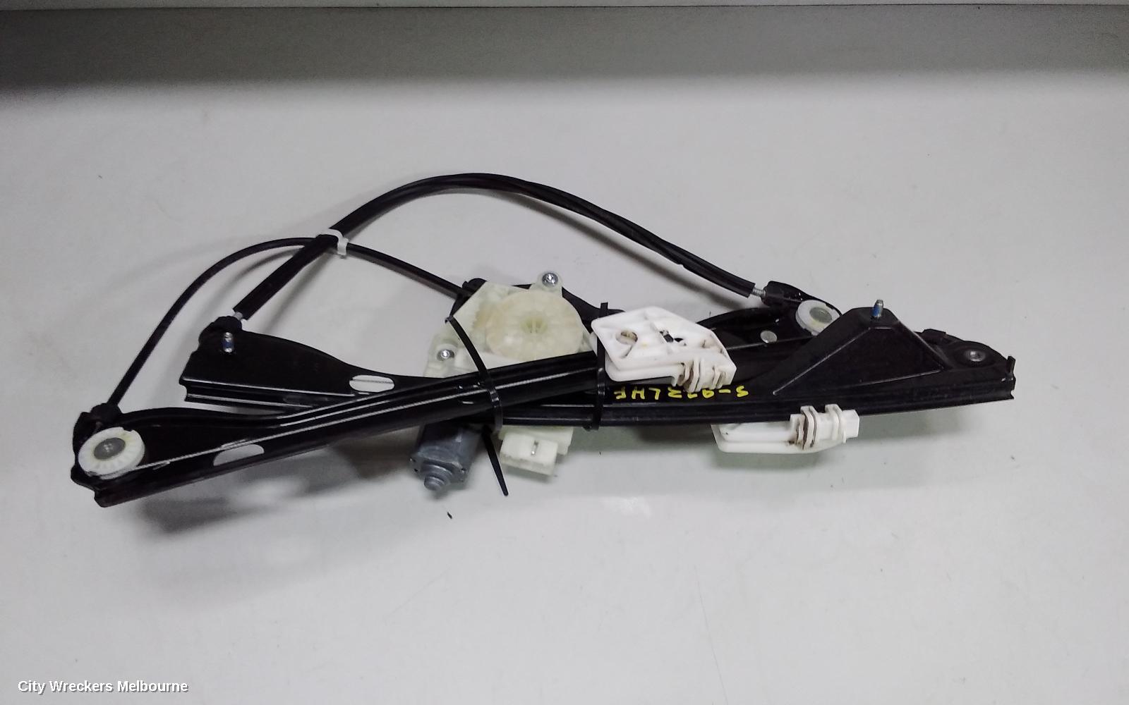 SKODA FABIA RIGHT FRONT WINDOW REG/MOTOR, DOOR REG AND MOTOR ASSY, 3 SMALL/3 BIG PIN, NJ, 01/2015 - 08/2021 - Image 2