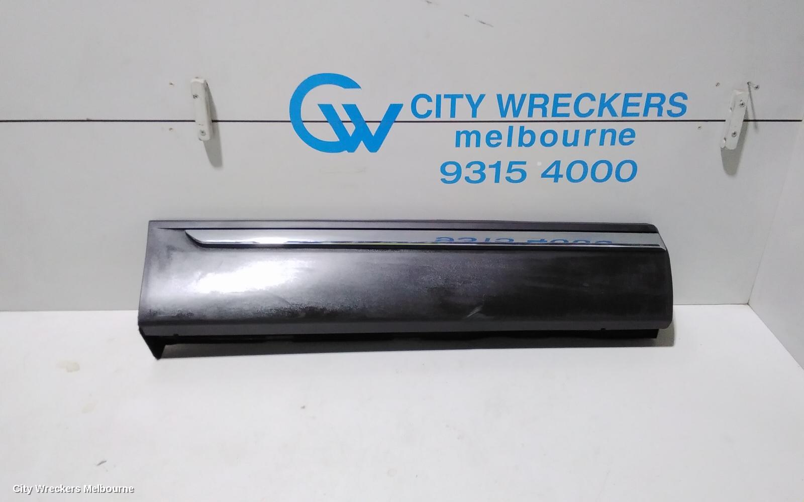 MAZDA CX9 DOOR MOULD, RHR LOWER DOOR MOULD WITH CHROME ~ HAS SOME MINOR SCRATCH: 80569, RH REAR, TC, W/ CHROME TYPE, 07/2016 ONWARDS - Image 1
