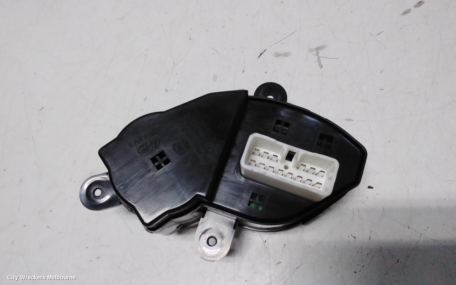 HYUNDAI SANTA FE PWR DR WIND SWITCH, RH FRONT MASTERSWITCH, SM, 11/2000 - 11/2005 - Image 3
