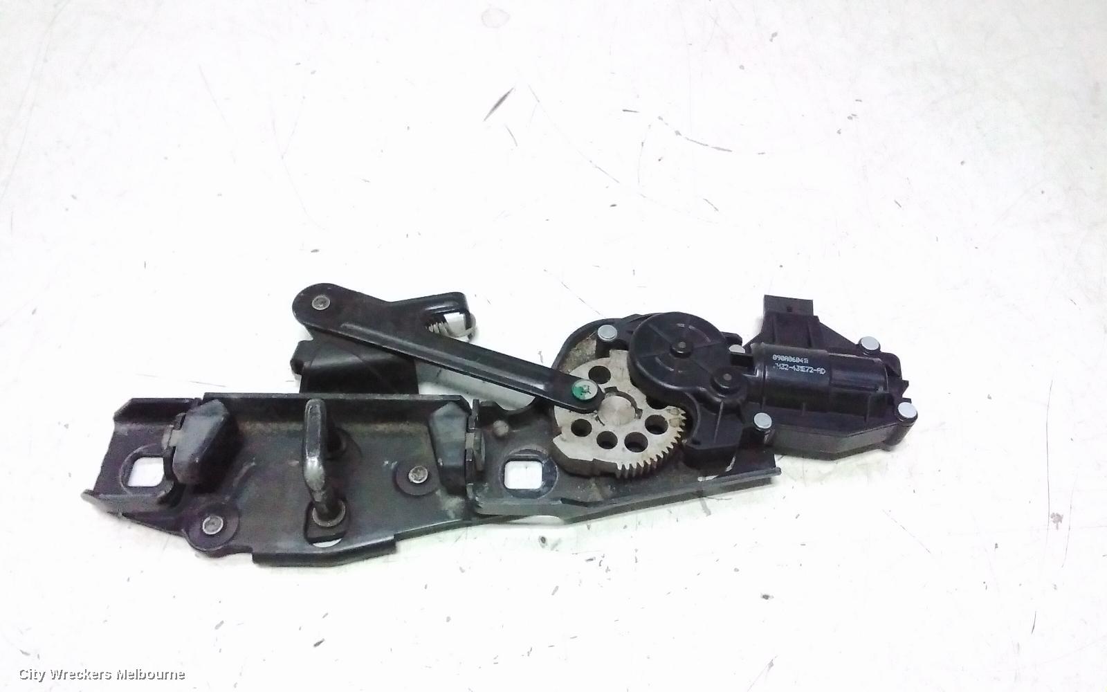 LAND ROVER RANGEROVER SPORT DOOR/BOOT/GATE LOCK, LOWER TAILGATE LOCK, L320, SPORT, 08/2005 - 05/2013 - Image 1