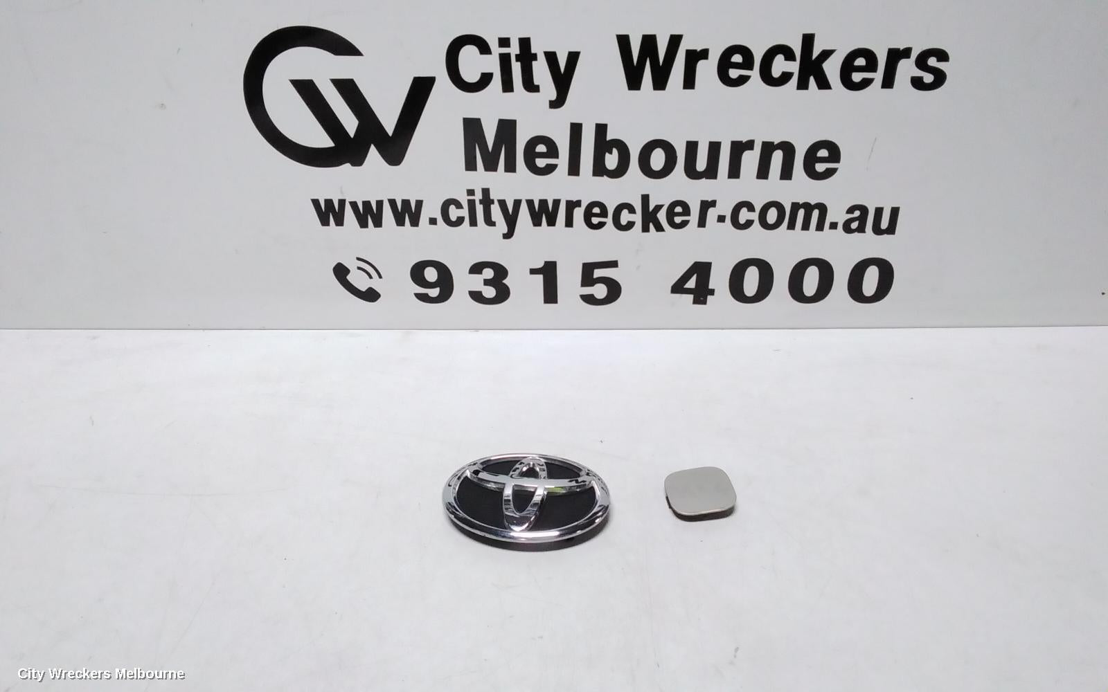 TOYOTA CAMRY, XV40, 06/2006 - 02/2012, TOW HOOK COVER AND FRONT BADGE : 109821 - Image 1