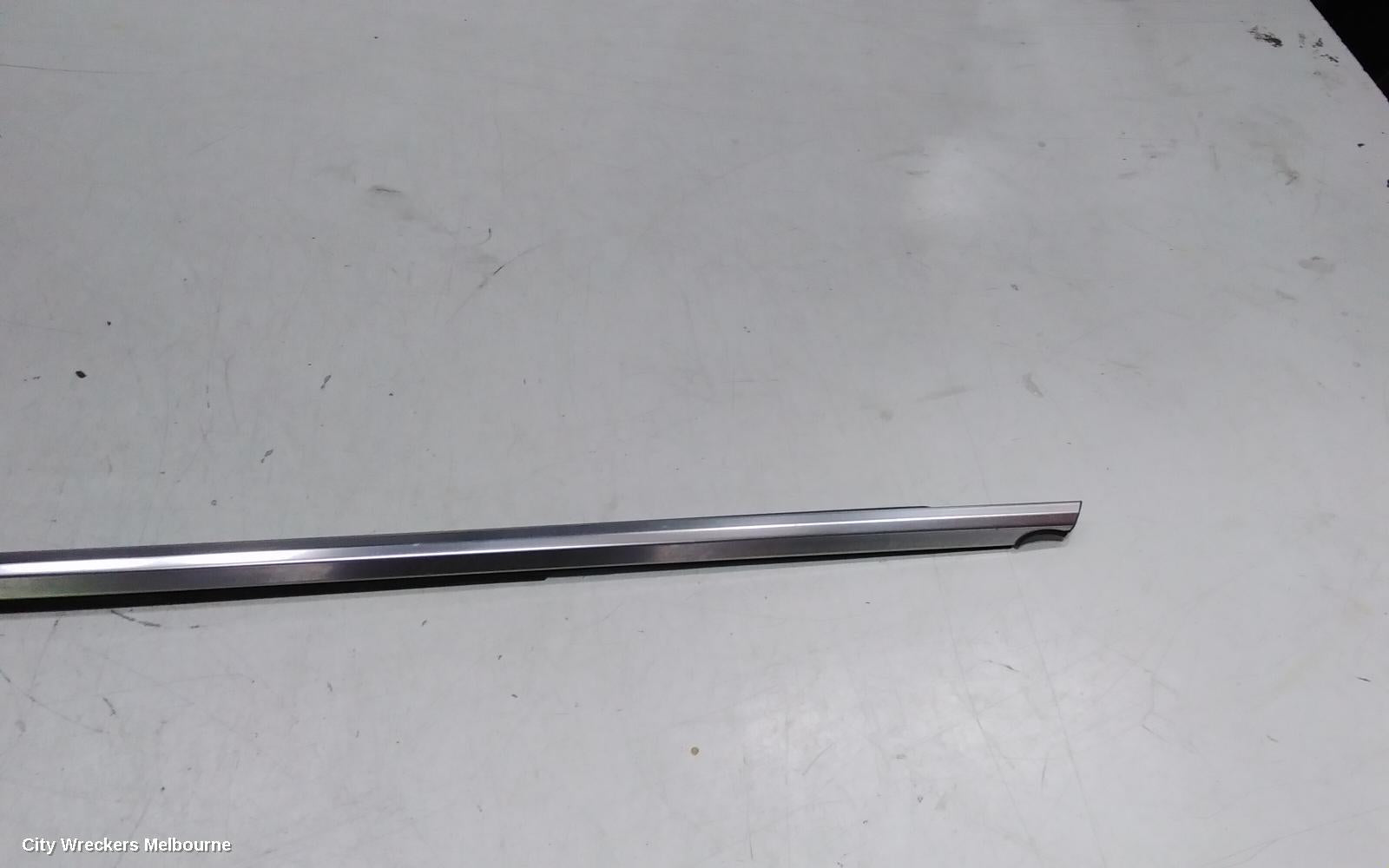 KIA SORENTO DOOR MOULD, MIDDLE CHROME MOULD: 139646, LH FRONT, MQ4, 02/2020 ONWARDS - Image 2