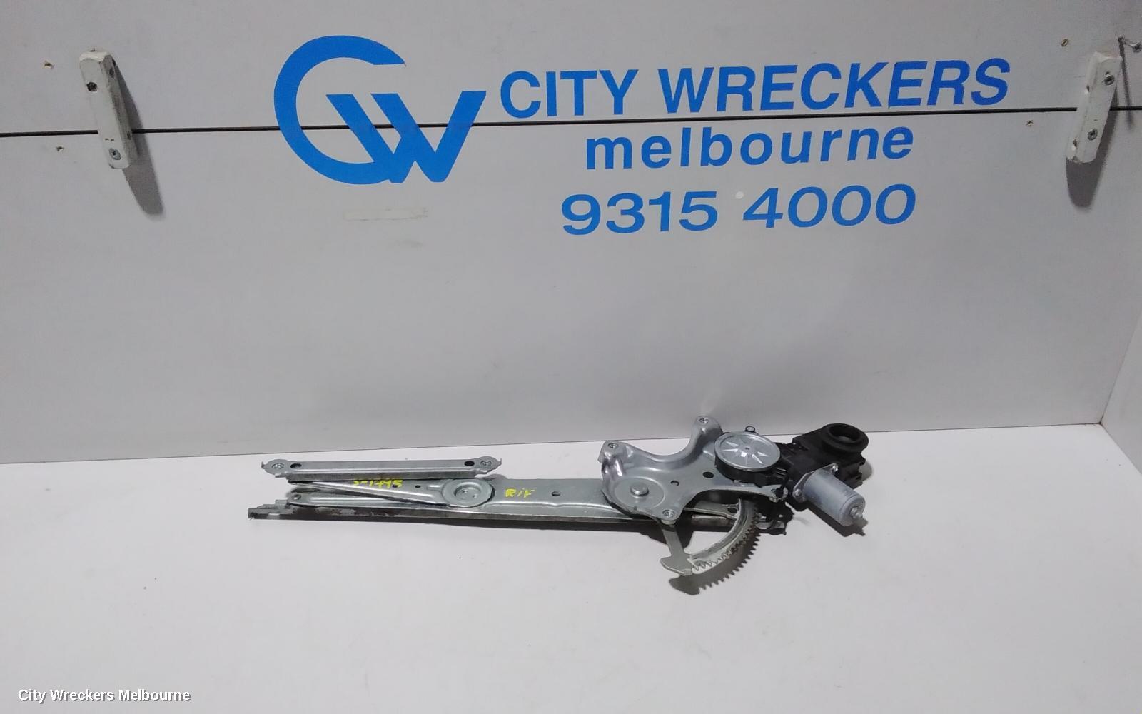 TOYOTA COROLLA RIGHT FRONT WINDOW REG/MOTOR, ZRE182R, HATCH, 01/2014 - 06/2018 - Image 1
