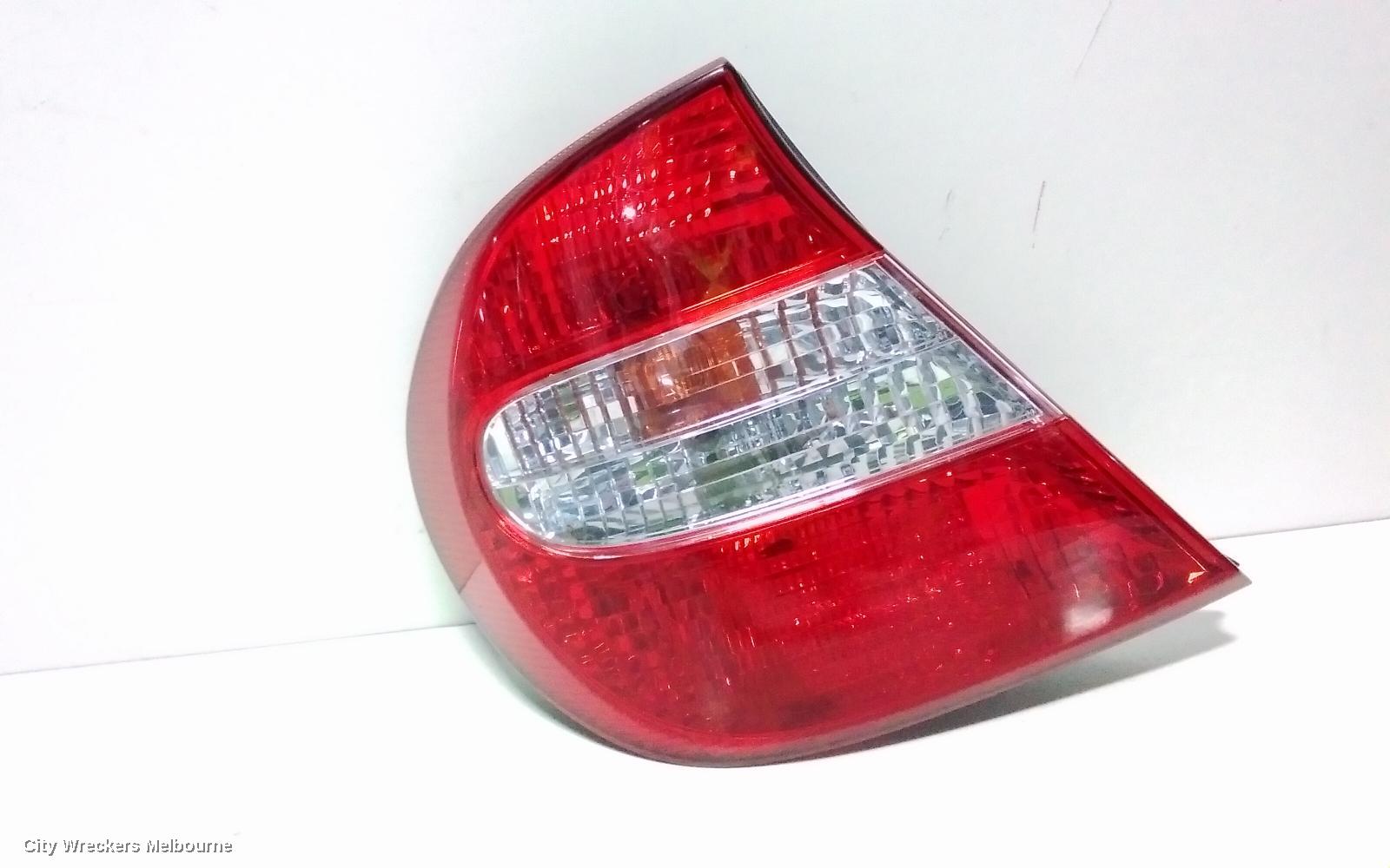 TOYOTA CAMRY LEFT TAILLIGHT, SK36, REVERSE LAMP IN CENTRE, 08/2002 - 09/2004 - Image 2