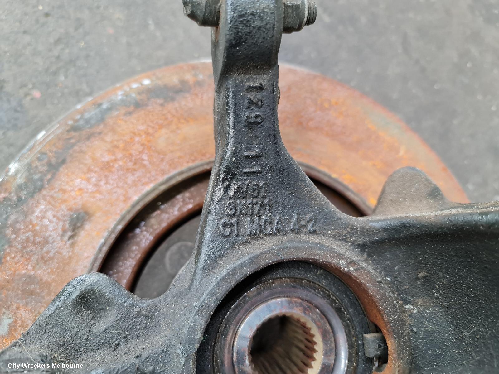 FORD FOCUS RIGHT FRONT HUB ASSEMBLY, LW, PETROL, 05/2011 - 08/2015 - Image 3