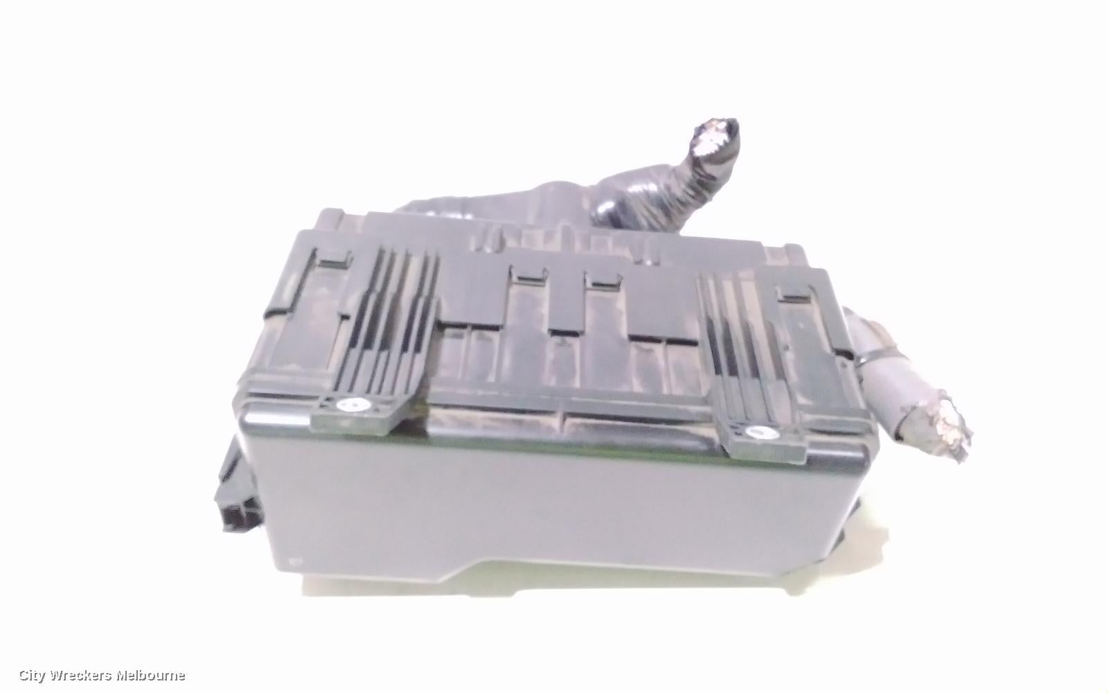 TOYOTA HIACE FUSE BOX, ENGINE BAY, DIESEL, KDH, 09/2006 - 04/2019 - Image 2