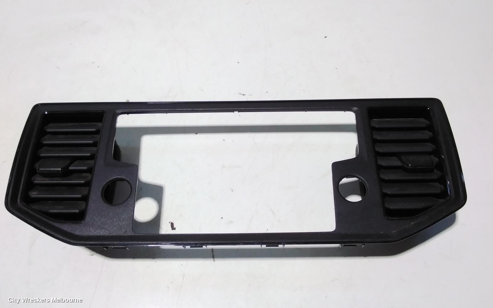 VOLKSWAGEN CRAFTER, SY1, 08/2017 ONWARDS, FASCIA /  OR CENTER AIR VENT : 90999 - Image 1