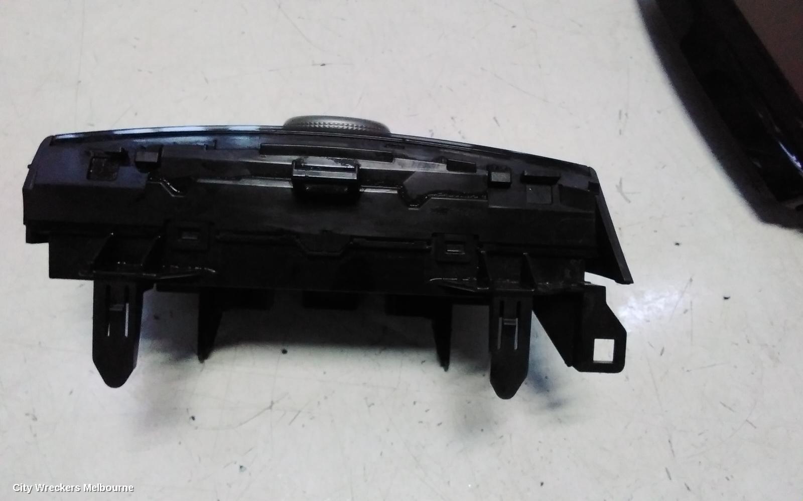 TOYOTA PRIUS HEATER/AC CONTROLS, ZVW40R, PRIUS V, 05/2012 - 11/2022 - Image 3