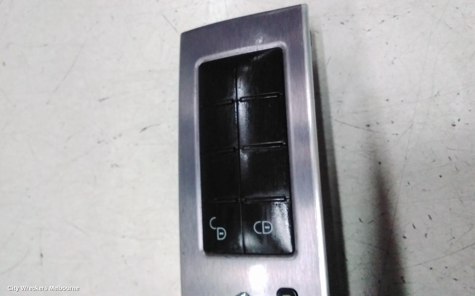 MERCEDES CLC CLASS, CL203 08/2008 - 03/2011, HAZARD SWITCH AND SURROUND: 144833 - Image 3