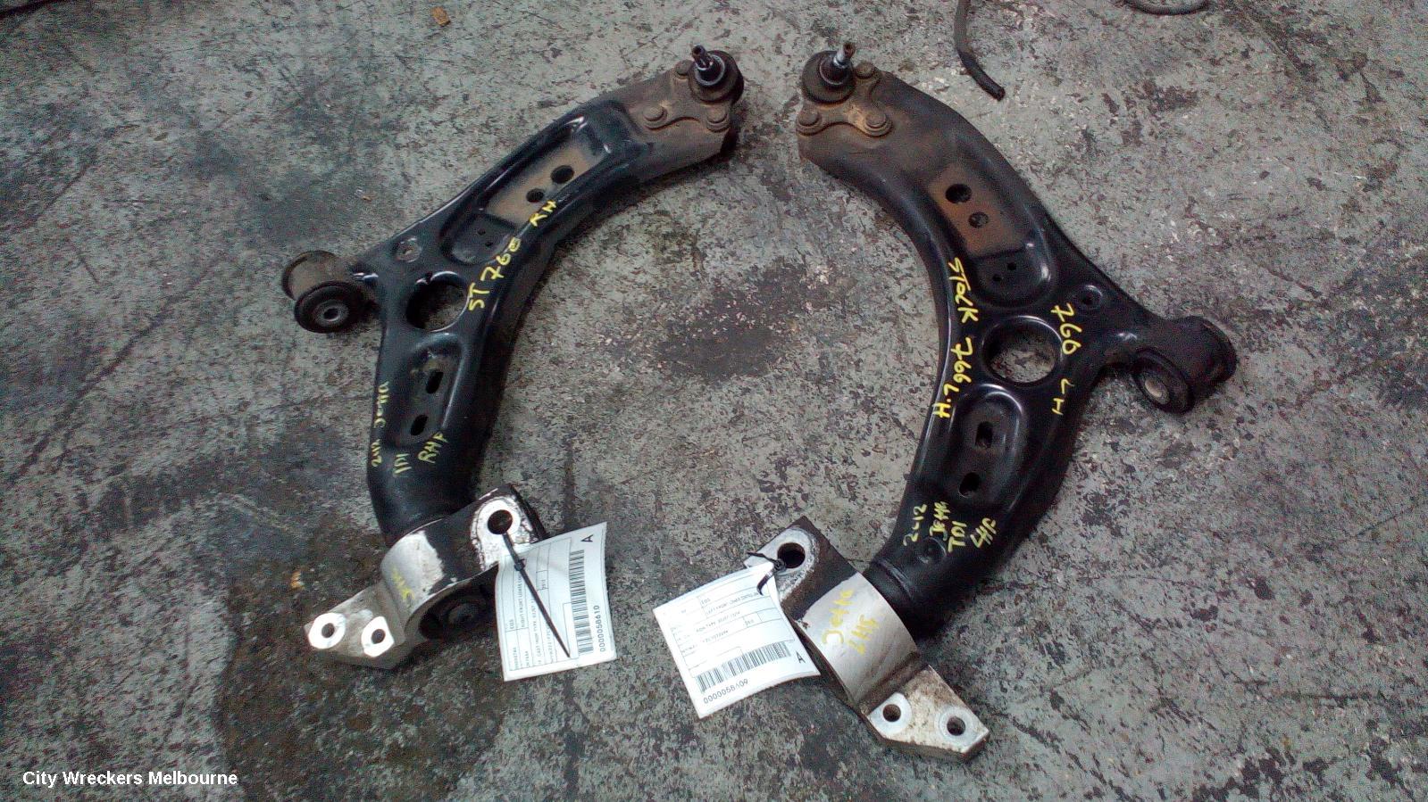 VOLKSWAGEN EOS LEFT FRONT LOWER CONTROL ARM, 1F, CAST IRON TYPE, 02/2007 - 12/2014 - Image 2