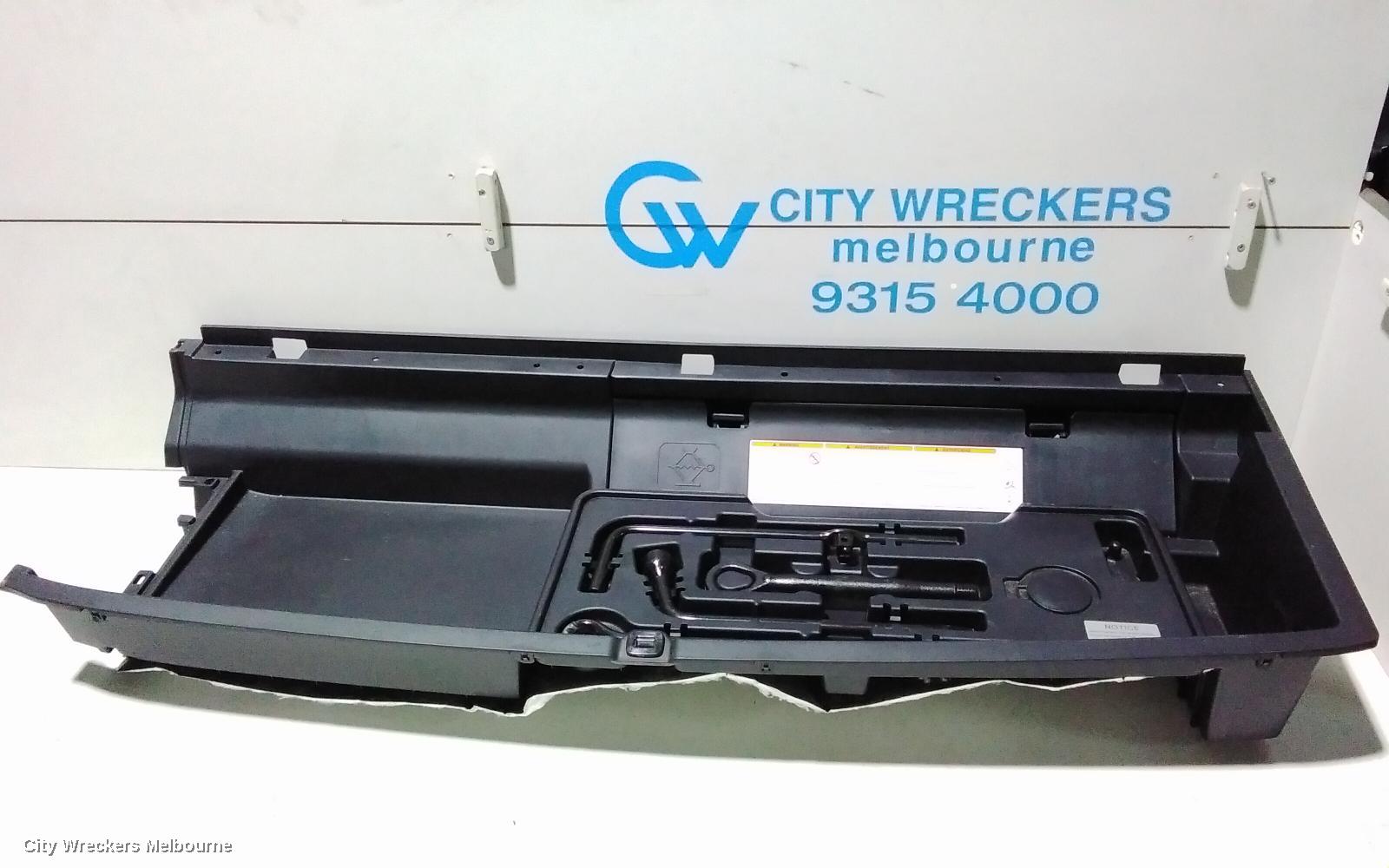 TOYOTA KLUGER JACK/TOOL KIT, GSU50/GSU55, 03/2014 - 02/2021 - Image 2