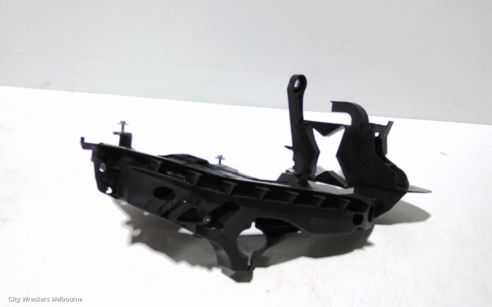 AUDI A4, B8 8K, 04/2008 - 06/2012, RHF LOWER HEADLIGHT BRACKET : 96142 - Image 3