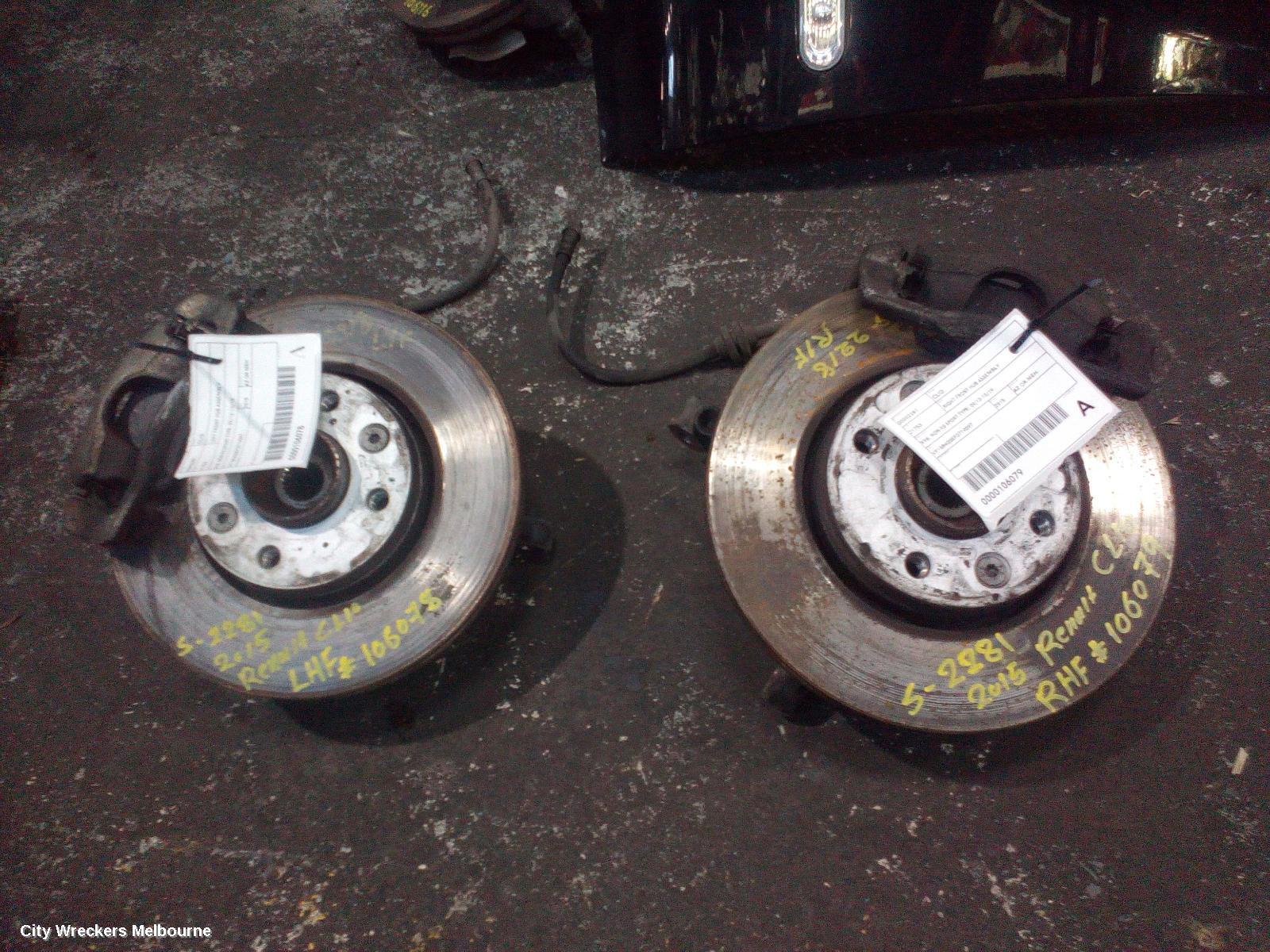 RENAULT CLIO RIGHT FRONT HUB ASSEMBLY, X98, NON RS SPORT TYPE, 09/2013 - 10/2019 - Image 3
