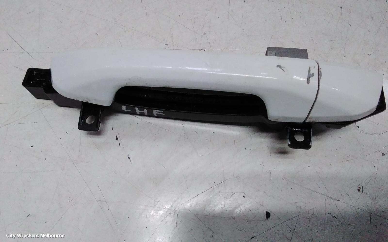 LDV T60 DOOR HANDLE, LH FRONT, OUTER, NON KEYLESS ENTRY TYPE, COLOUR CODED, SK8C, 07/2017 ONWARDS - Image 3