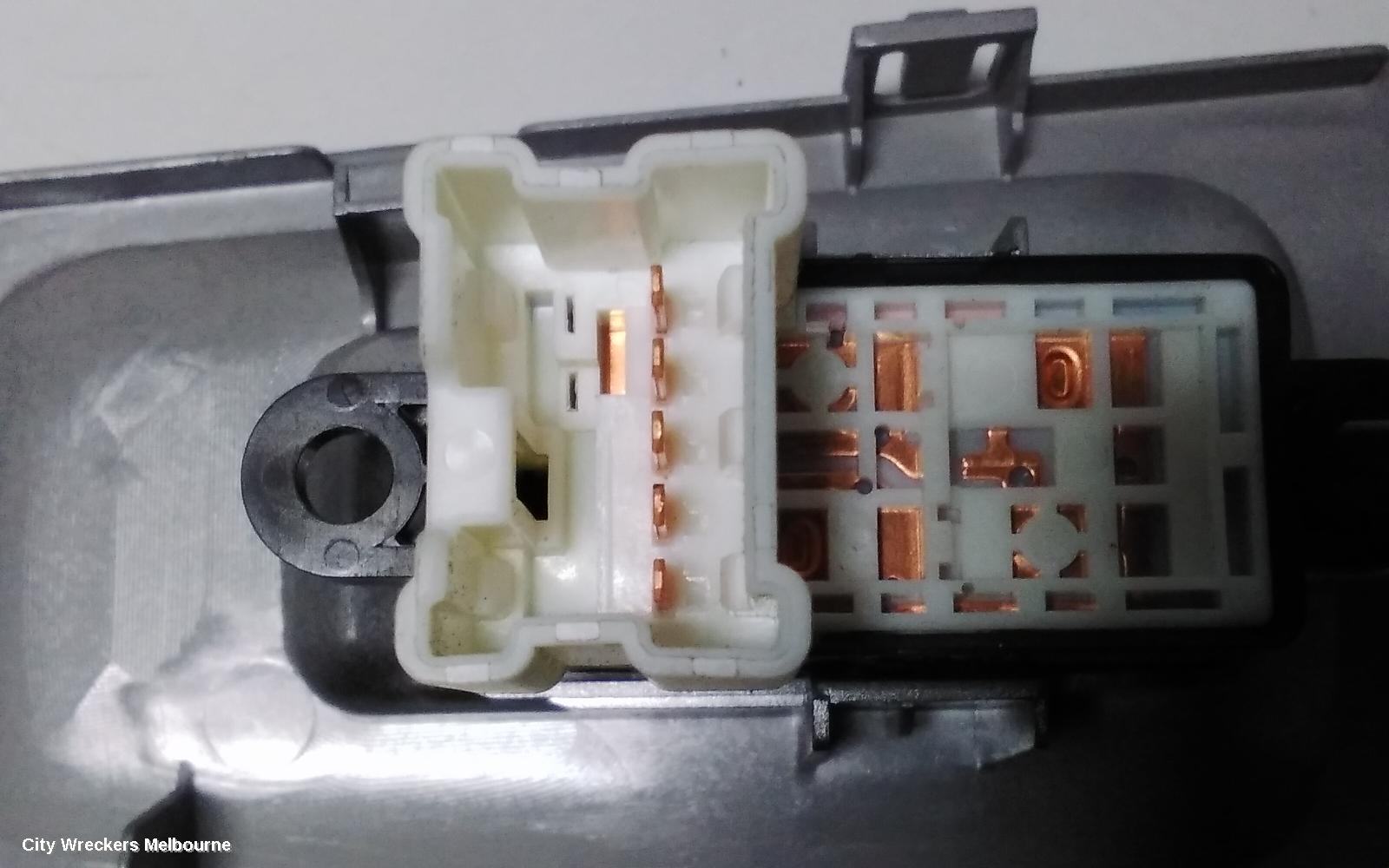 SUBARU IMPREZA PWR DR WIND SWITCH, LH FRONT/LH REAR/RH REAR, WHITE PLUG TYPE, 05/2006 - 04/2007 - Image 3
