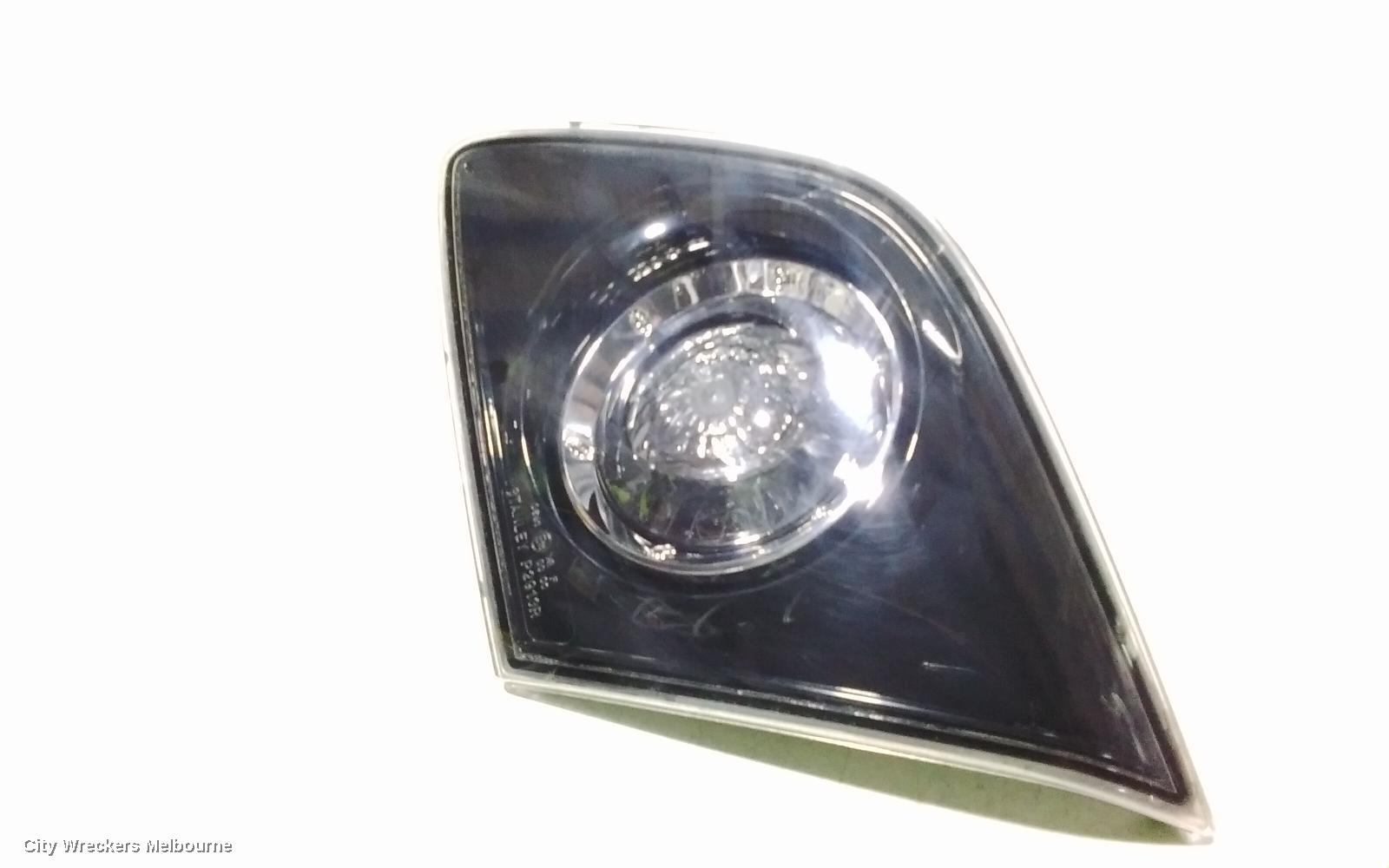 MAZDA 3 REAR GARNISH, TAILGATE LAMP (RH SIDE), 2.3, HATCH, BK, 10/2003 - 06/2006 - Image 2